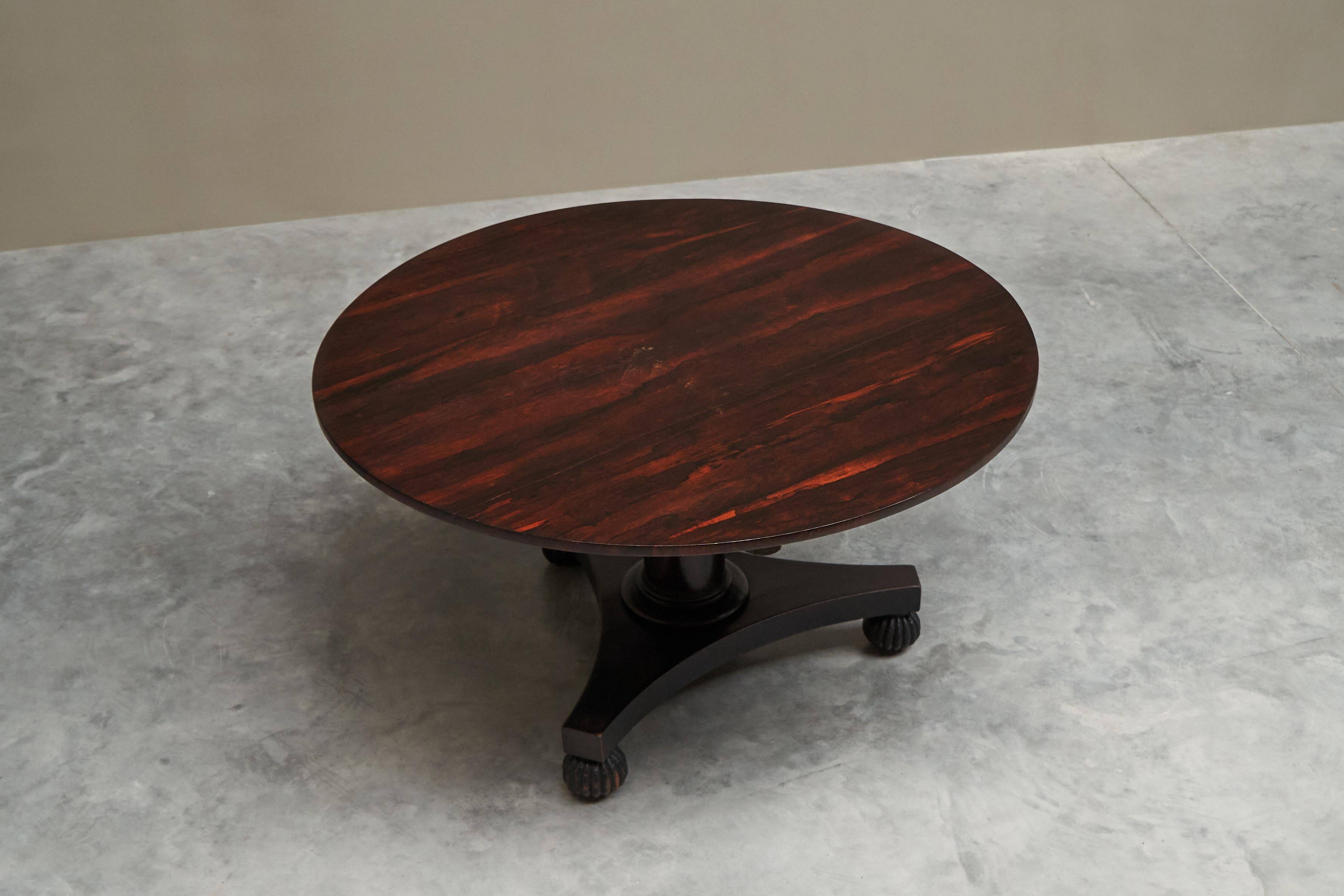 Empire dining table in rosewood veneer, 19th century.