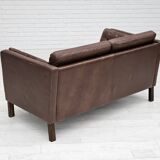 Années 1970, canapé classique danois 2 places, cuir marron d'origine.