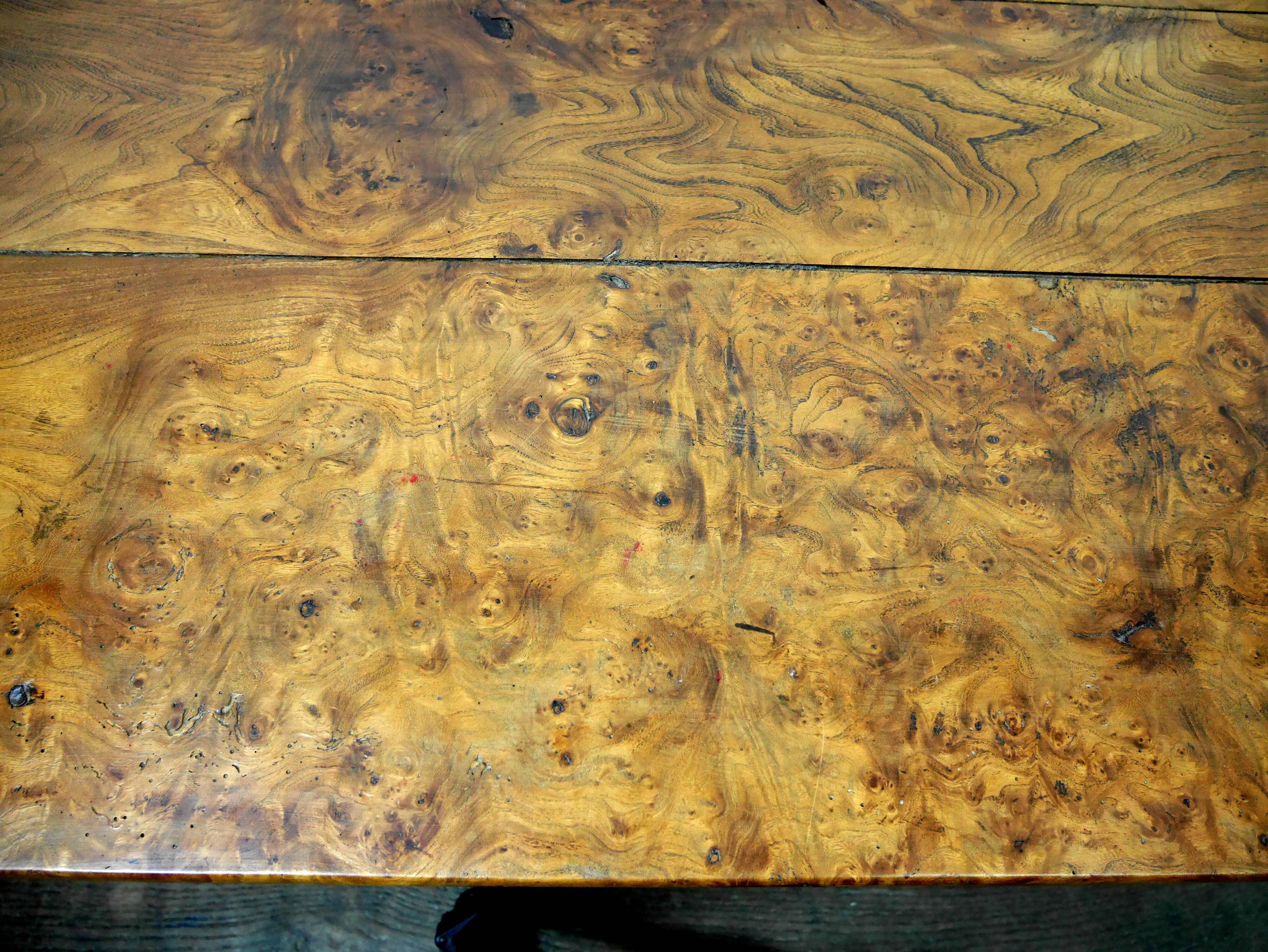 Table basse bois loupe d'orme
