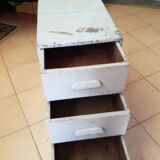 Drawer cabinet