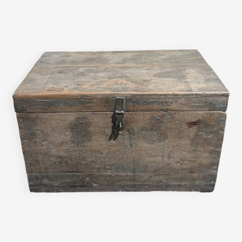 Small Indian chest, with two levels and several compartments, unique piece