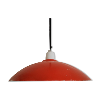 Old 1970s red metal cup suspension