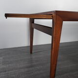 Extendable coffee table