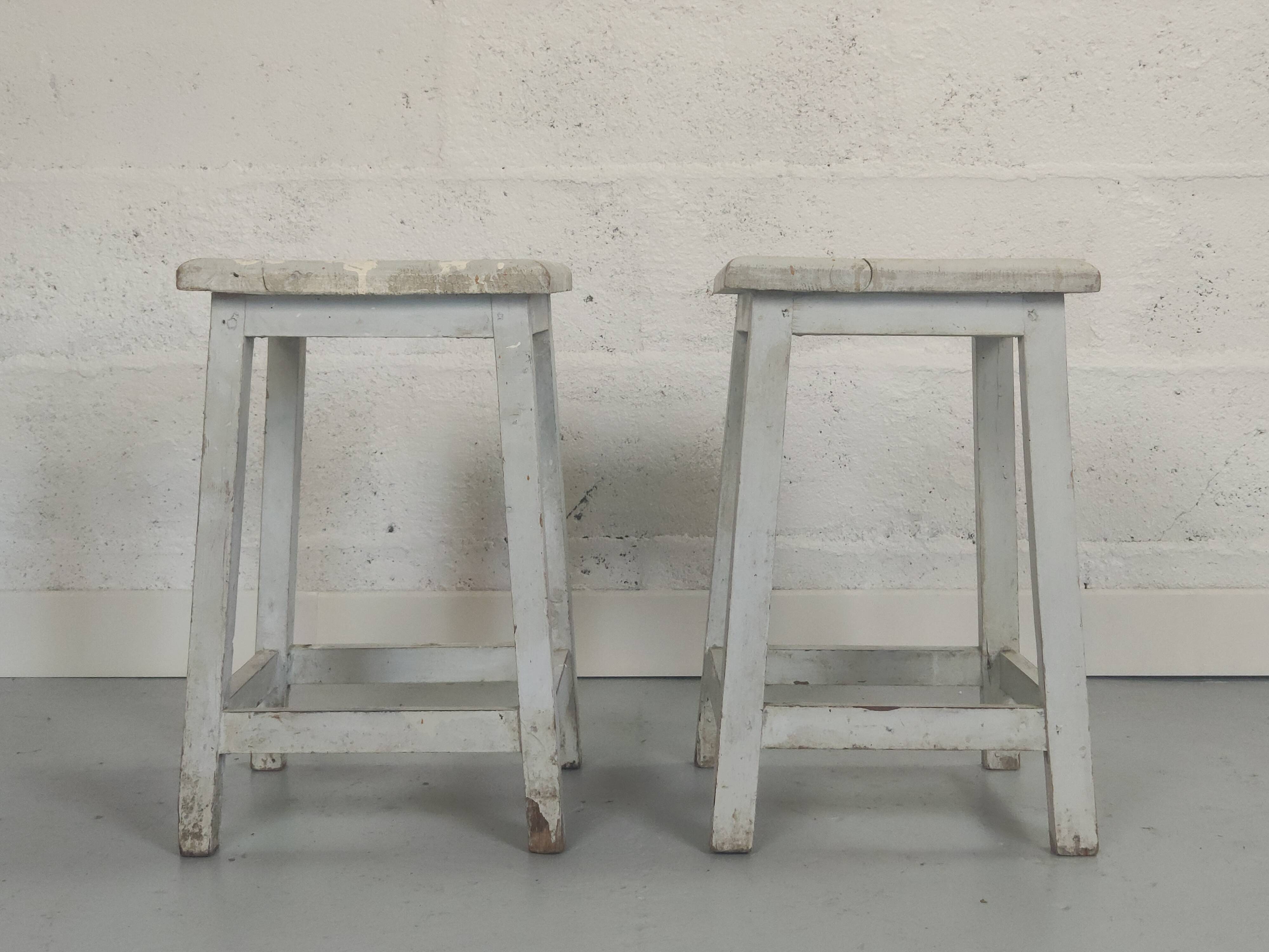 Paire de tabouret de peintre blanc vintage bois
