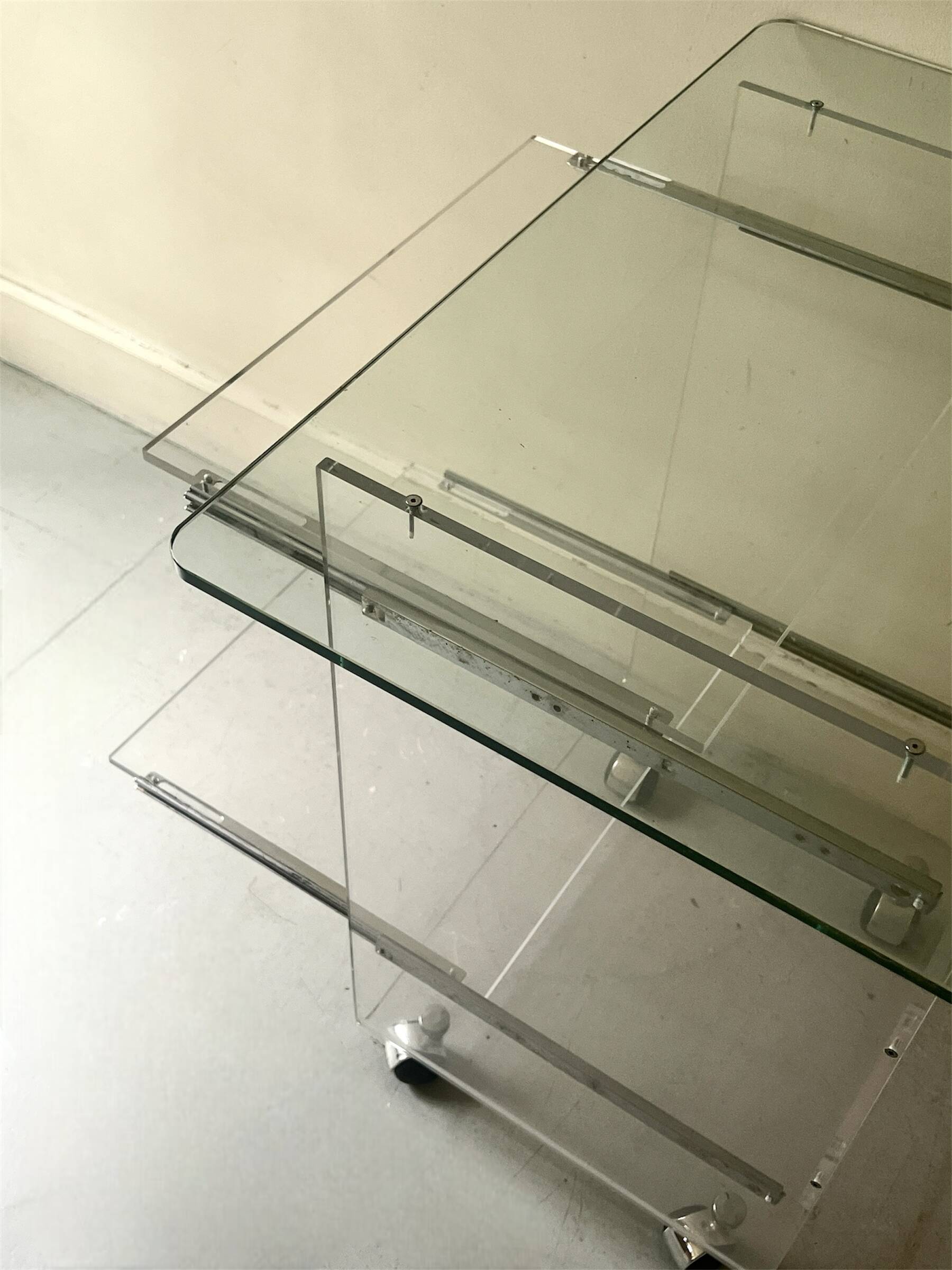 Desk in plexiglass by David Lange for Roche Bobois, design 1970.