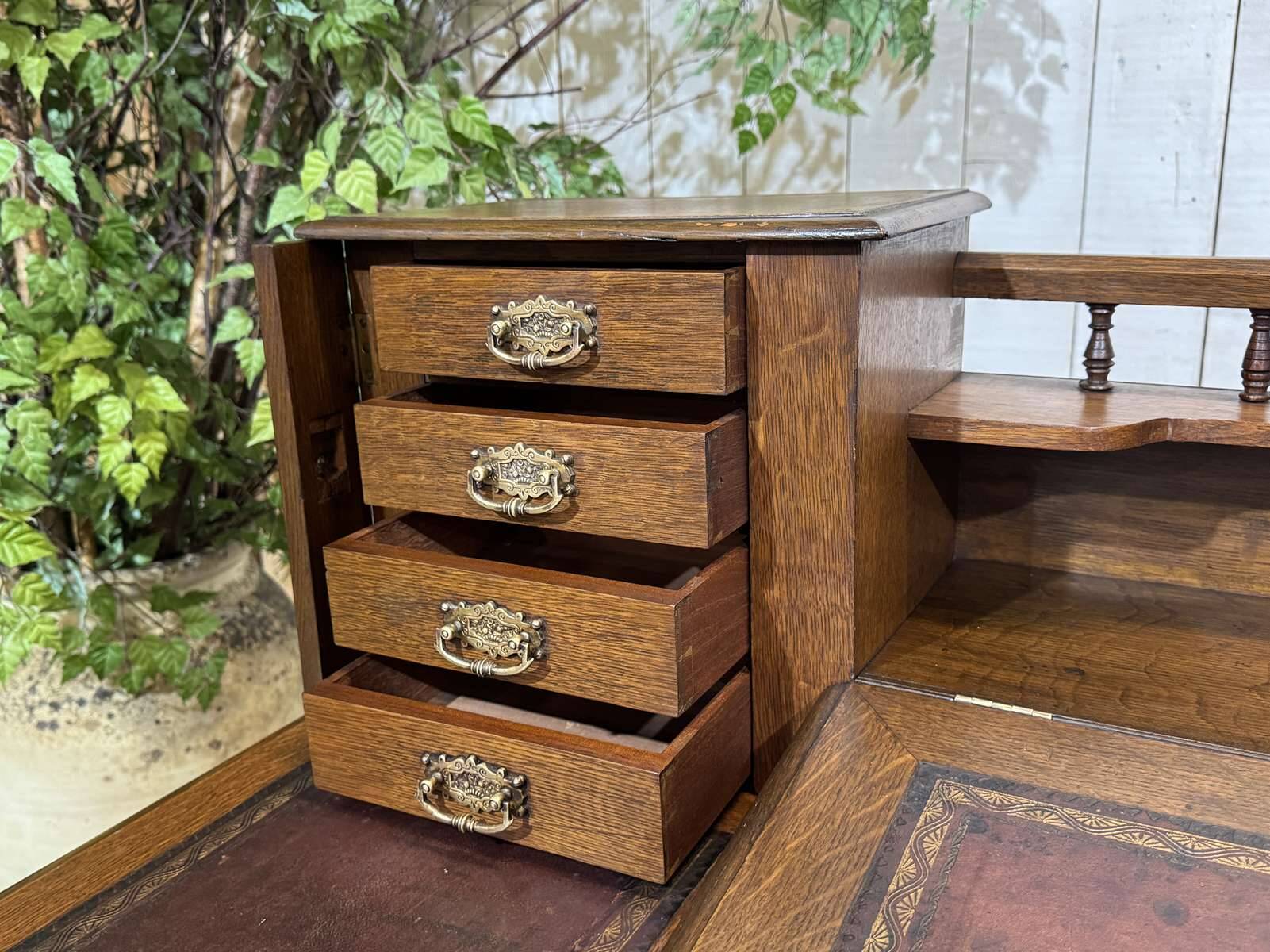 English oak graduated desk from the late 19th century.