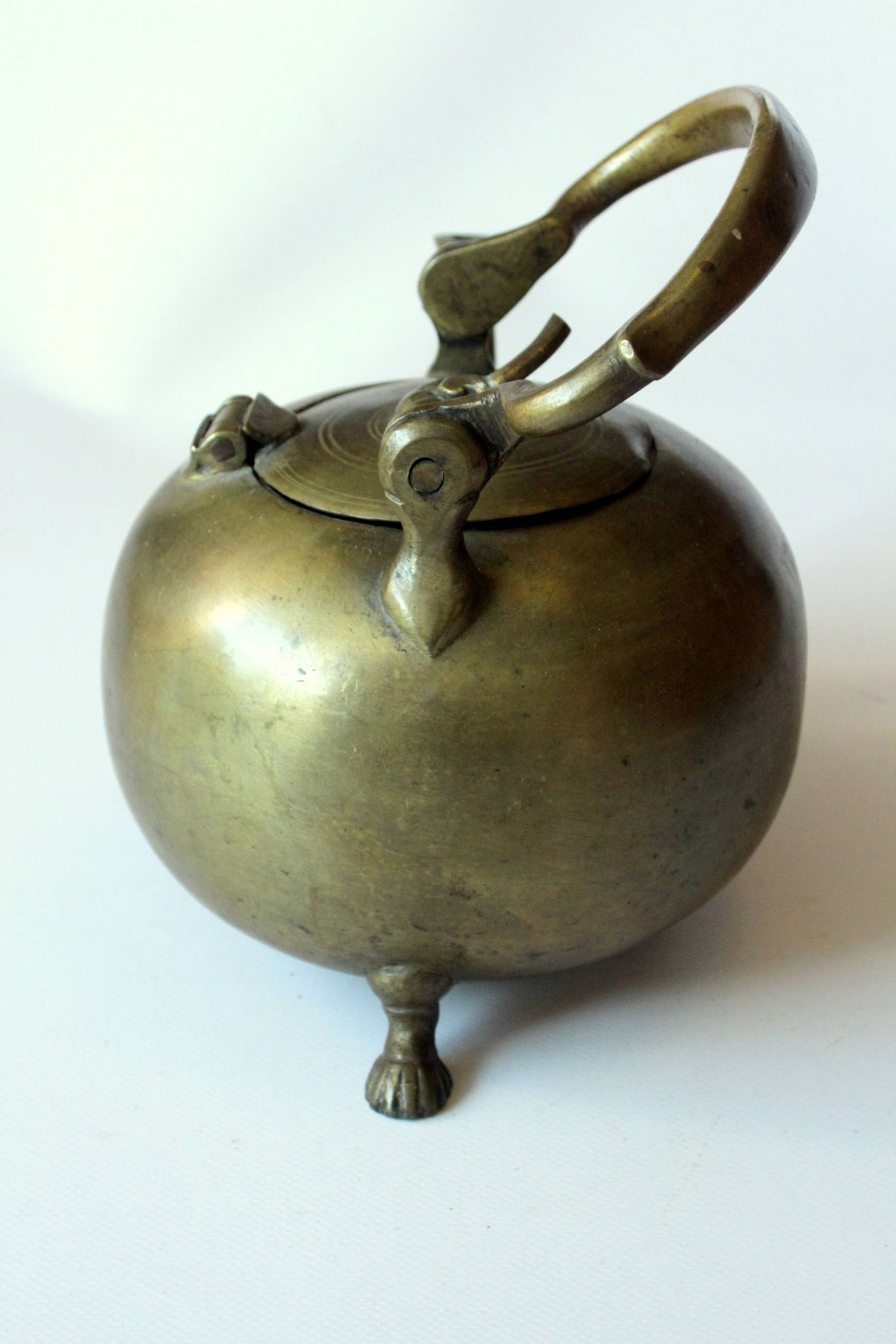 Théière vintage en bronze
