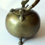 Théière vintage en bronze