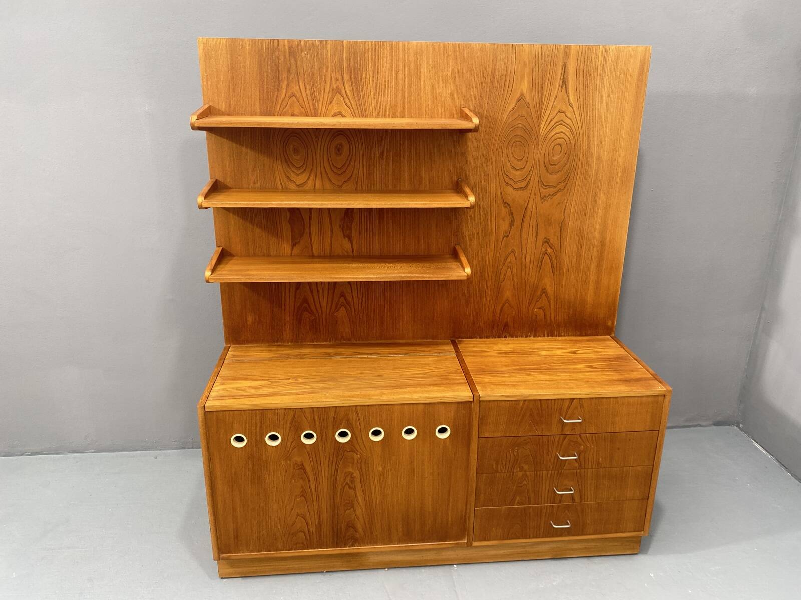 Système d'étagères murales du milieu du siècle par Český nábytek, 1960, Tchécoslovaquie