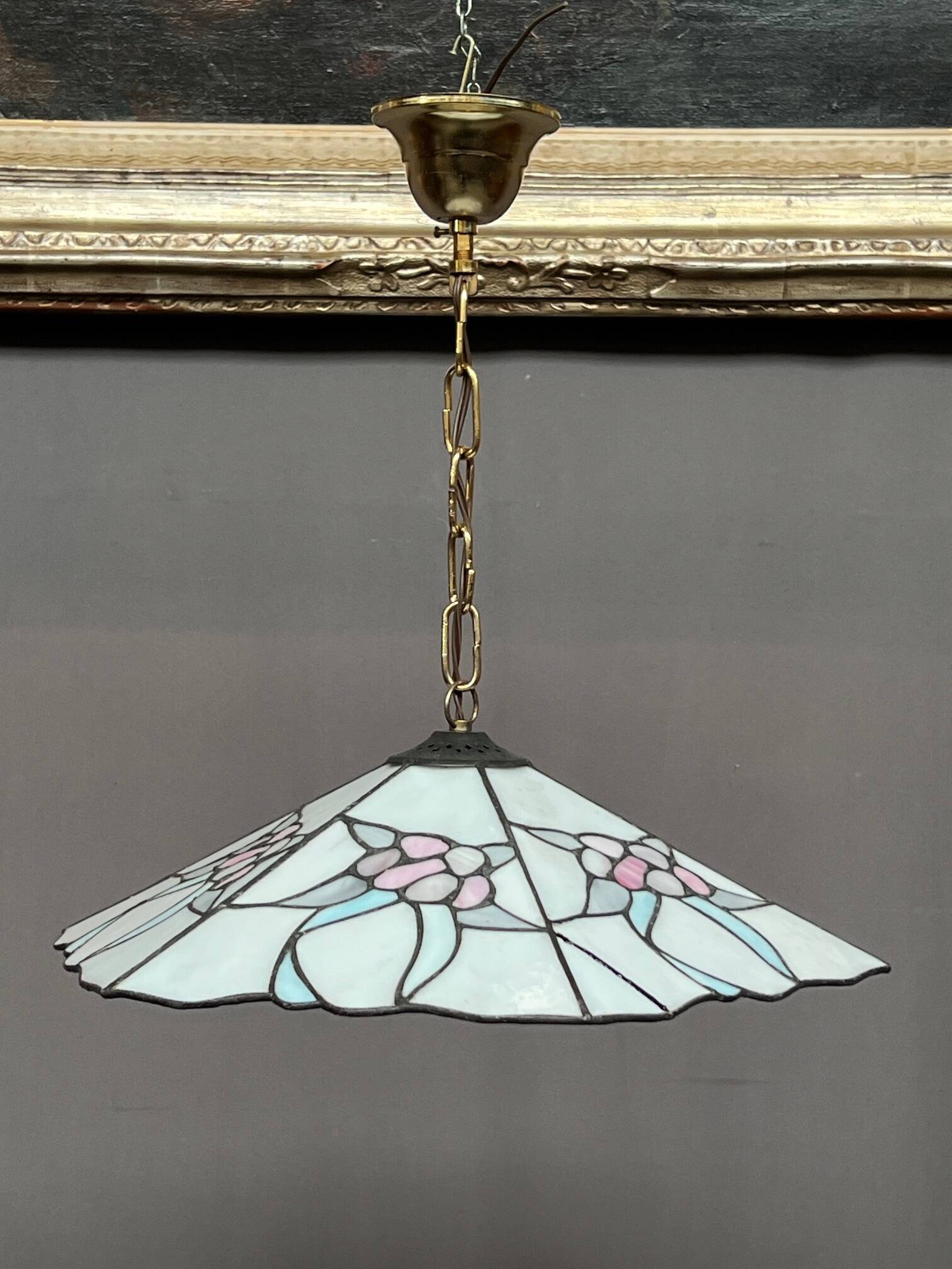 Suspension style Tiffany.