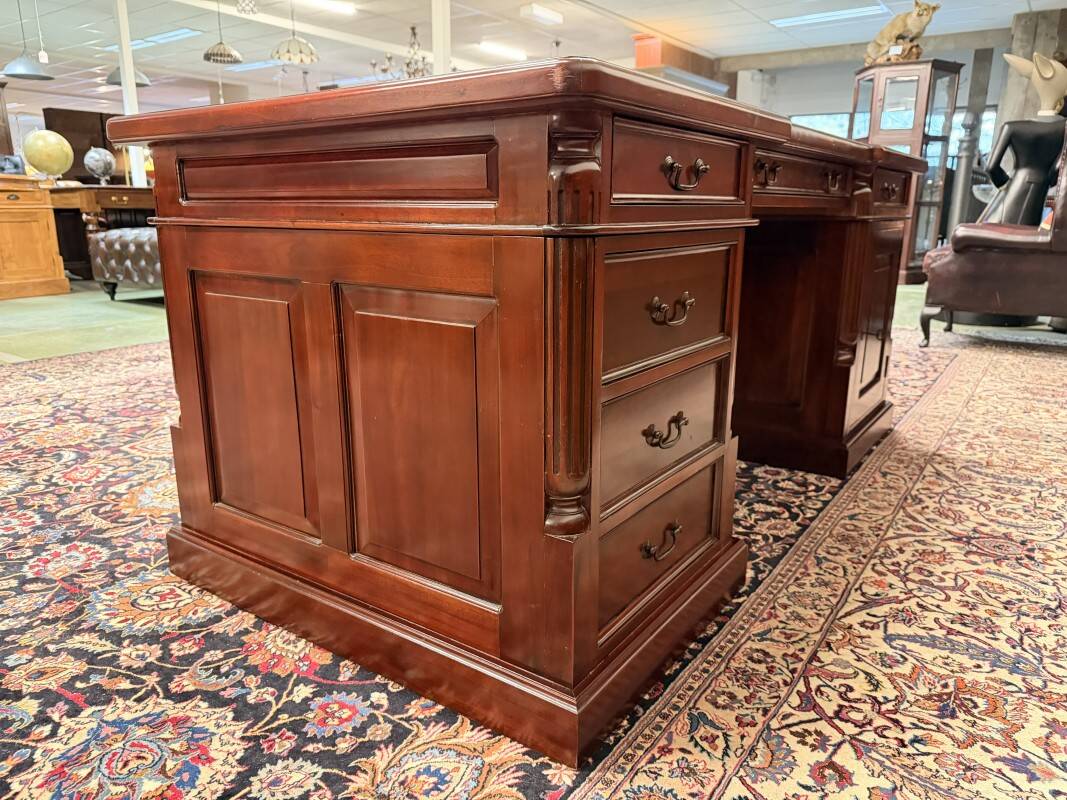 Classic English Chesterfield Partnerdesk Desk