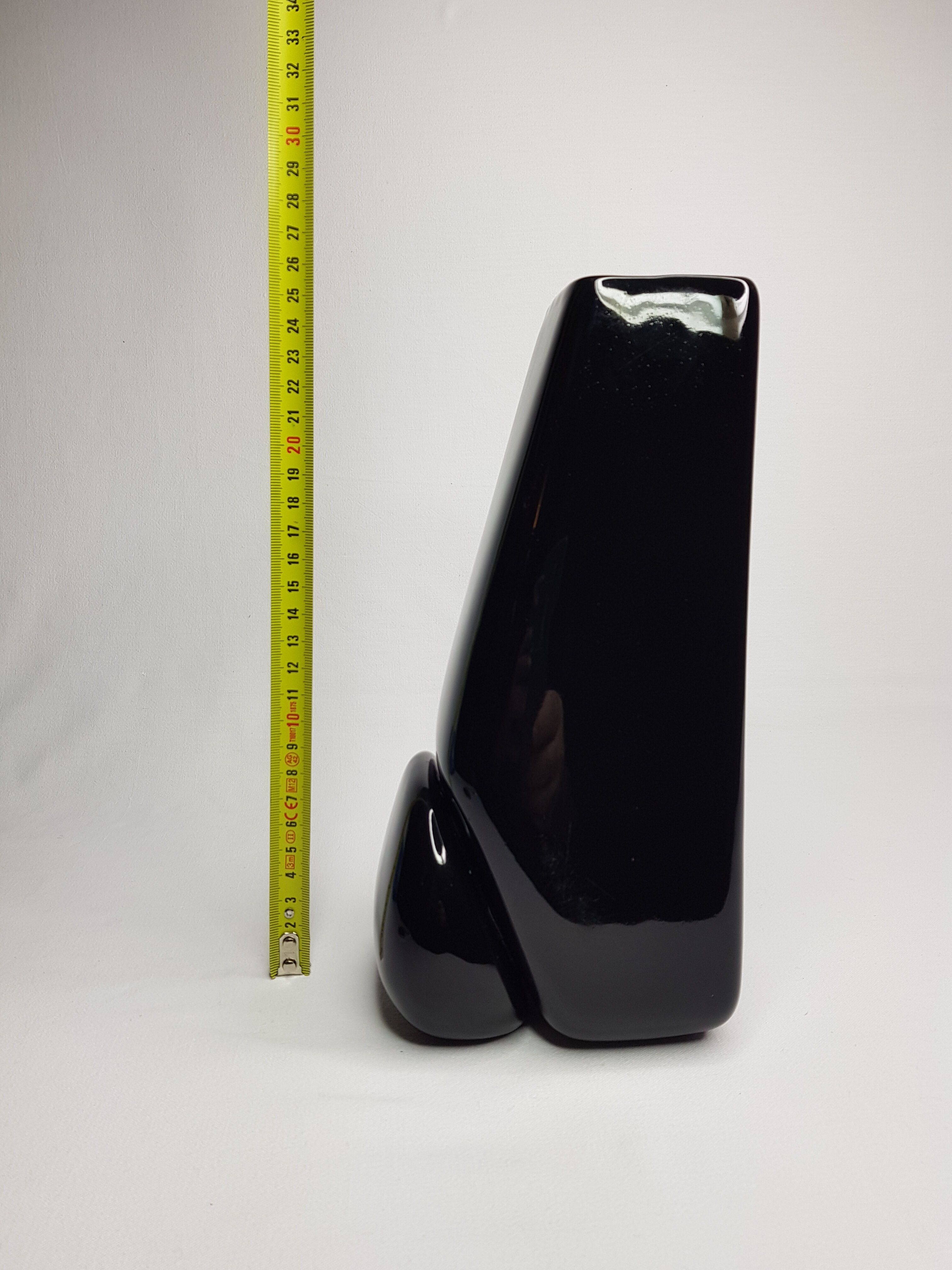 Black megalith vase 25 cm