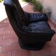 Fauteuil cuir scandinave pivotant pied central 1970 vintage