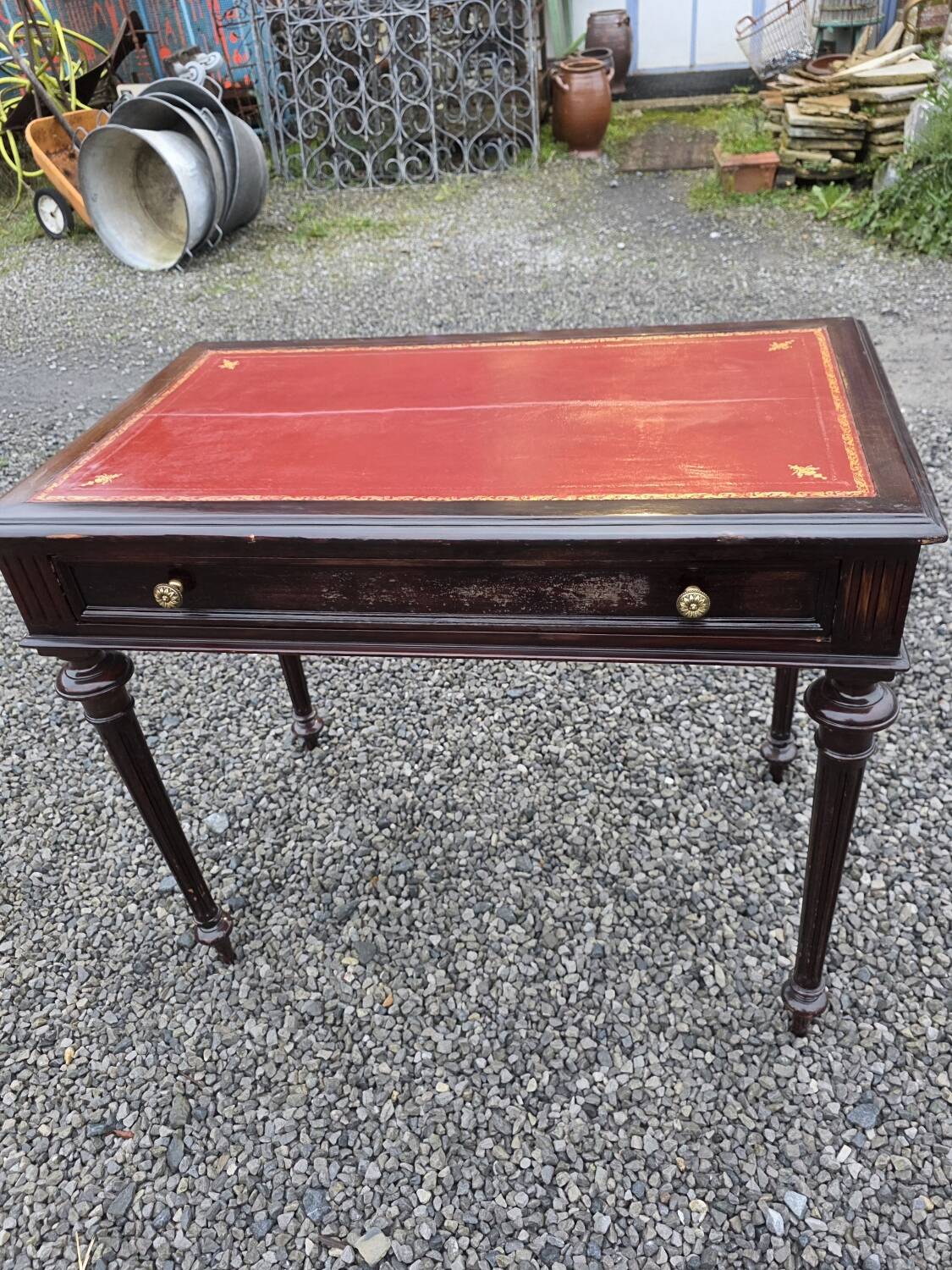 Bureau plat en acajou du XXe