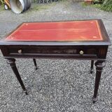 Bureau plat en acajou du XXe