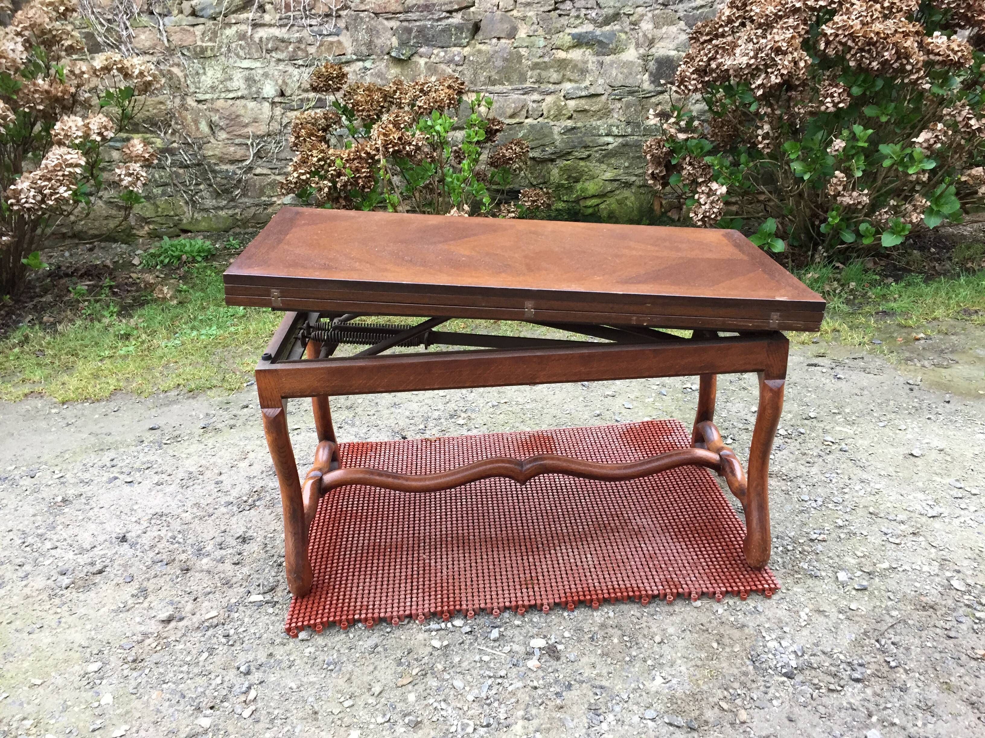 Modular vintage oak coffee table with Albert Ducrot's magical system