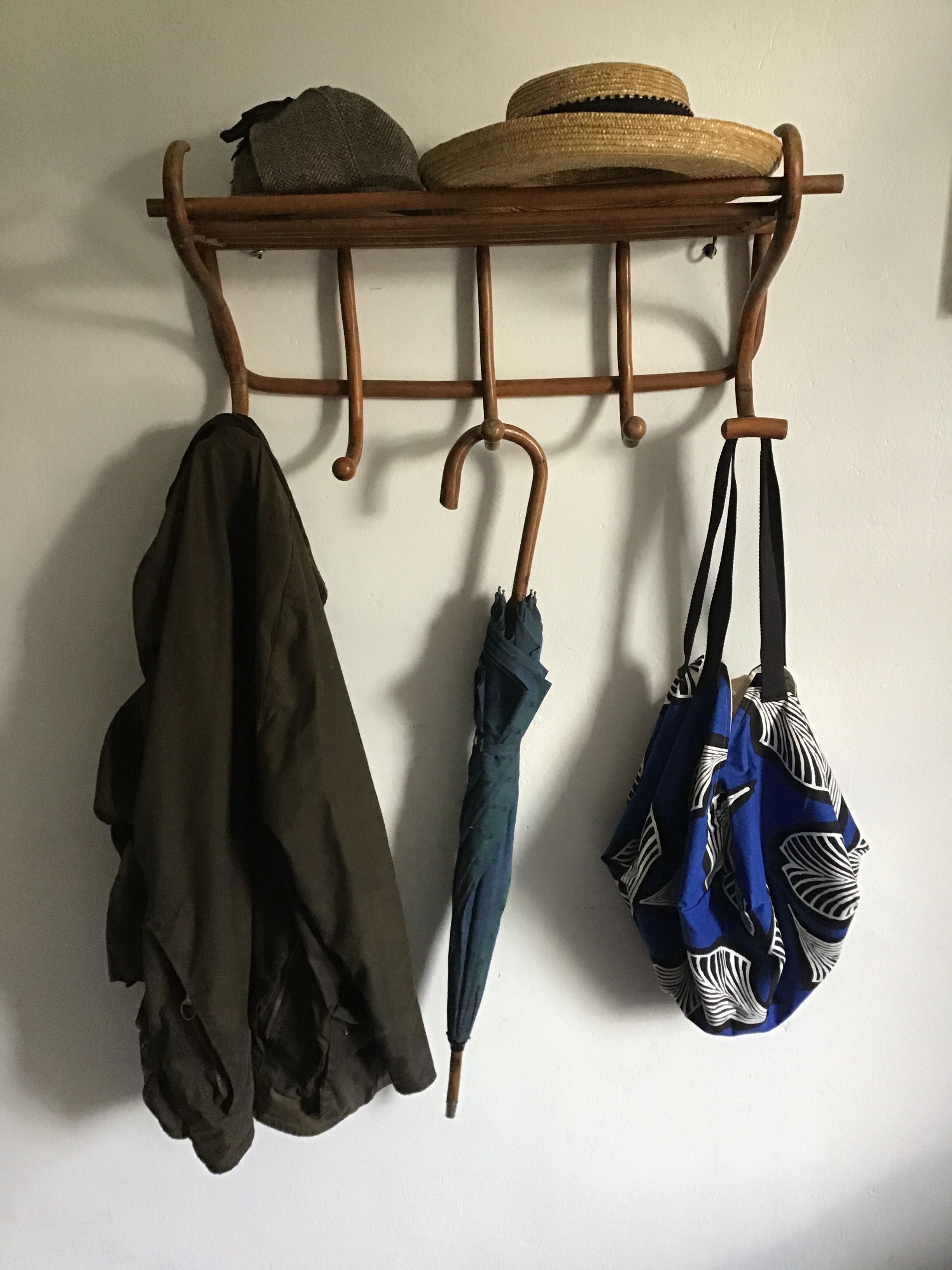 Curved wooden caotrack