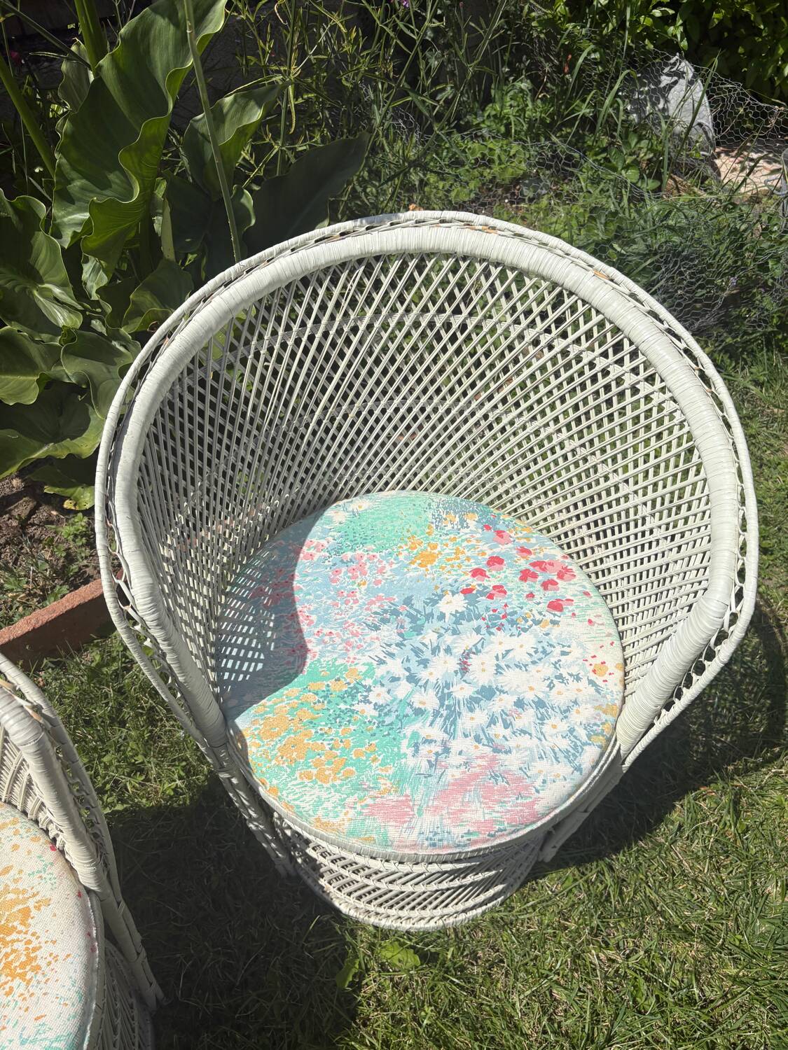 Set of 2 Vintage White Rattan Armchairs – 1970s