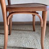 Paire de chaises bistrot en bois signées Thonet, années 1940