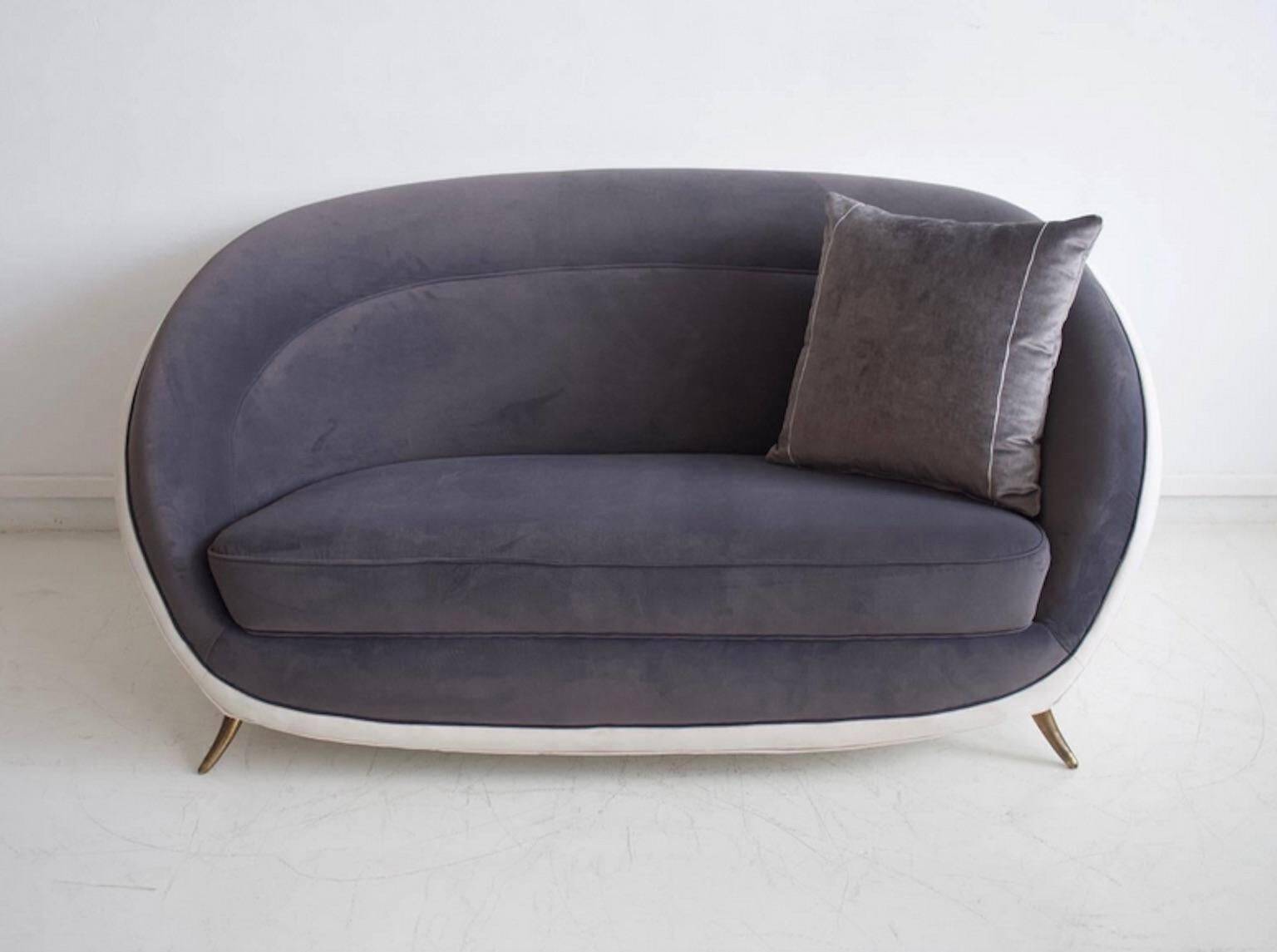 Grey velvet sofa by Guglielmo Veronesi for ISA, circa 1950.