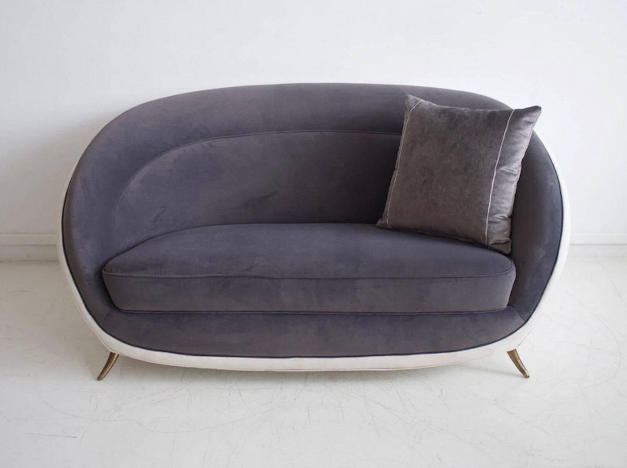 Grey velvet sofa by Guglielmo Veronesi for ISA, circa 1950.