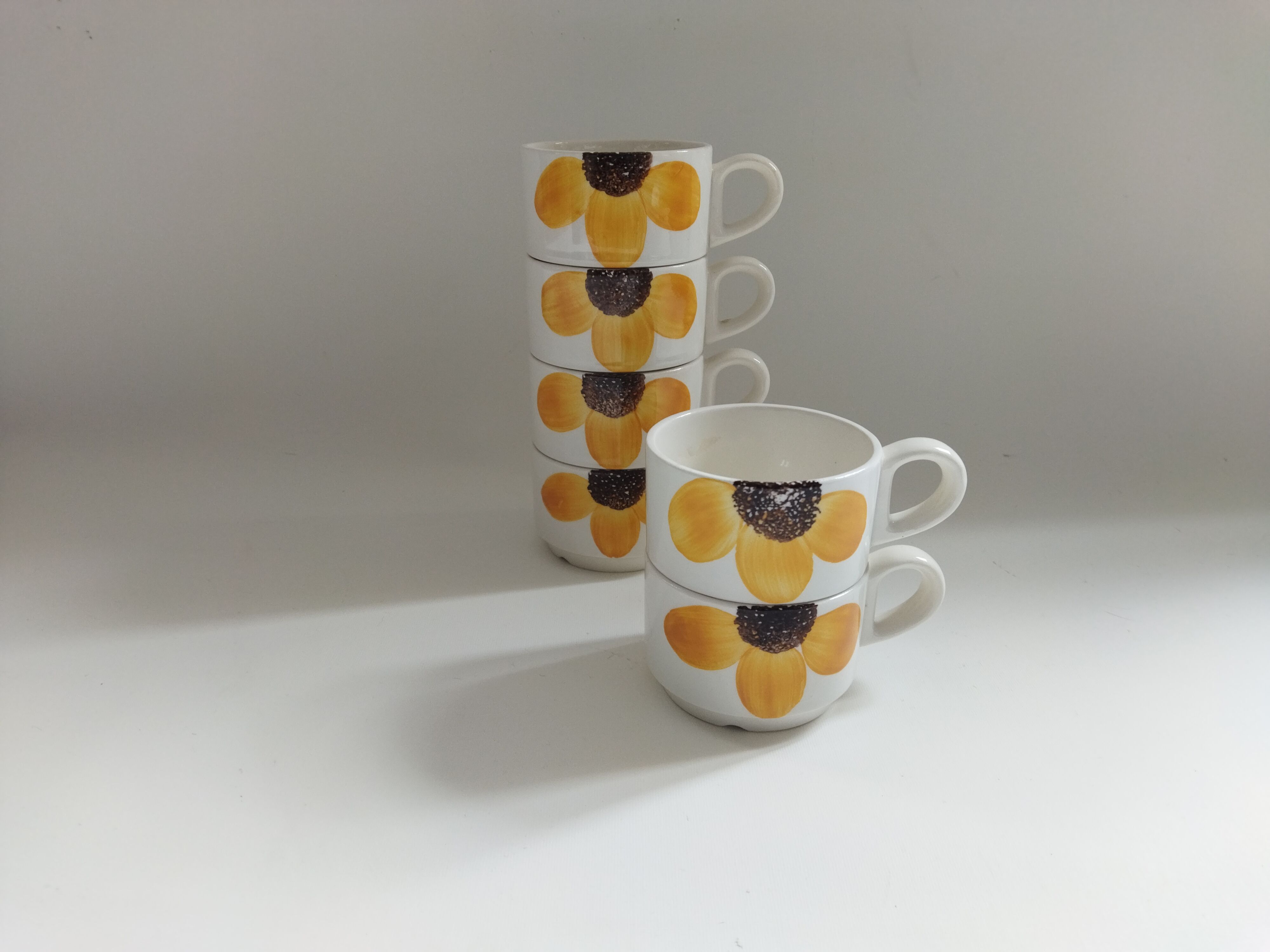 6 vintage cups 1970s