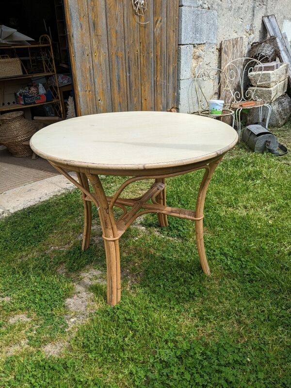 Table ronde en rotin