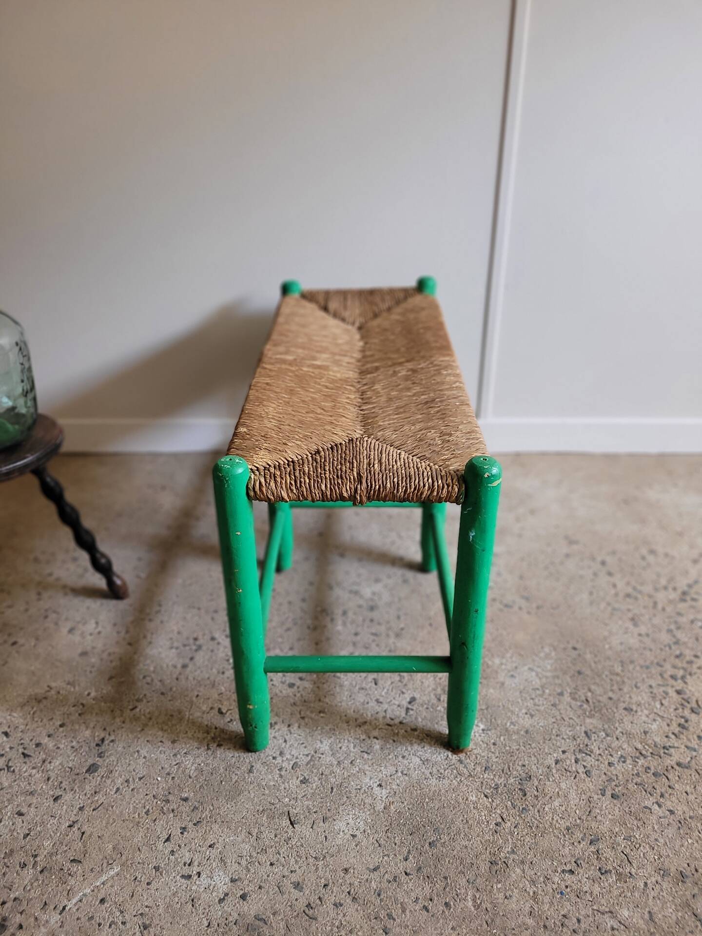 Banc en paille et bois ancien
