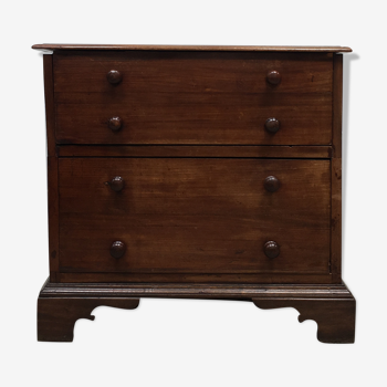 Dresser chest military siege