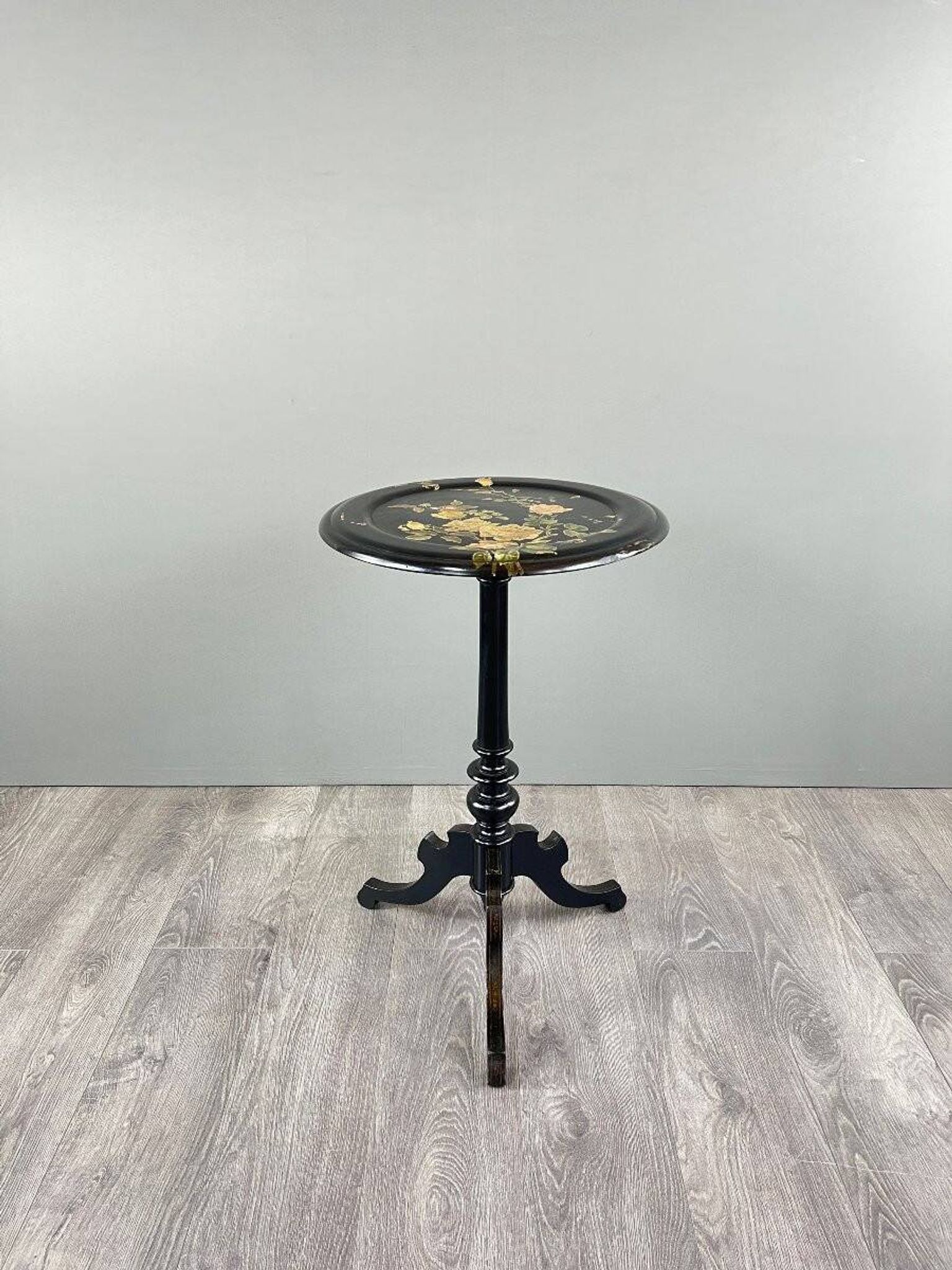 Victorian Style Tilting Top Pedestal Table, 19th Century
