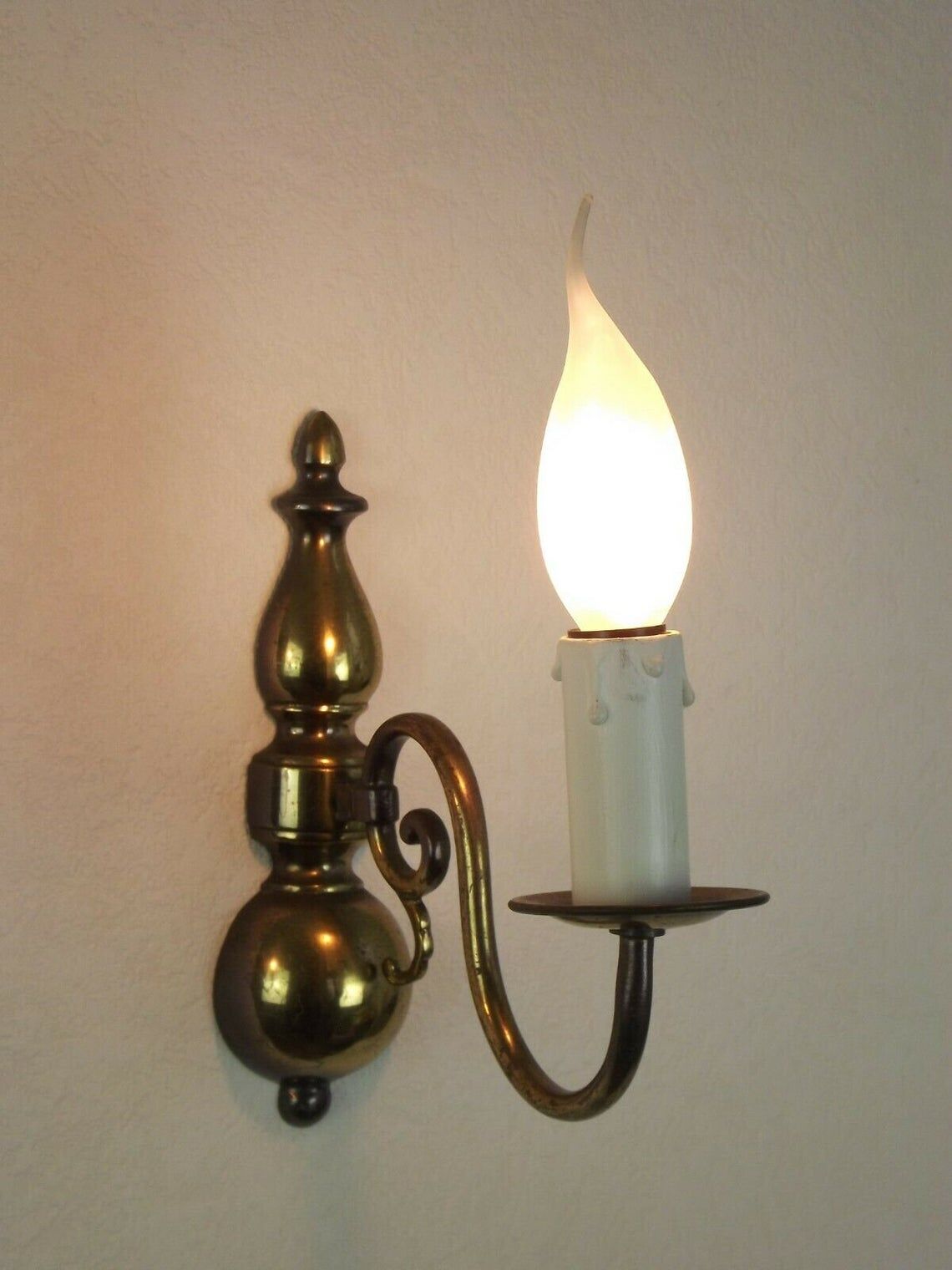 Pair sconces
