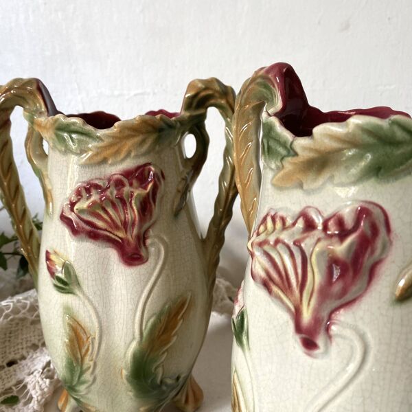 Paire de vases en barbotine, garniture de cheminée art nouveau