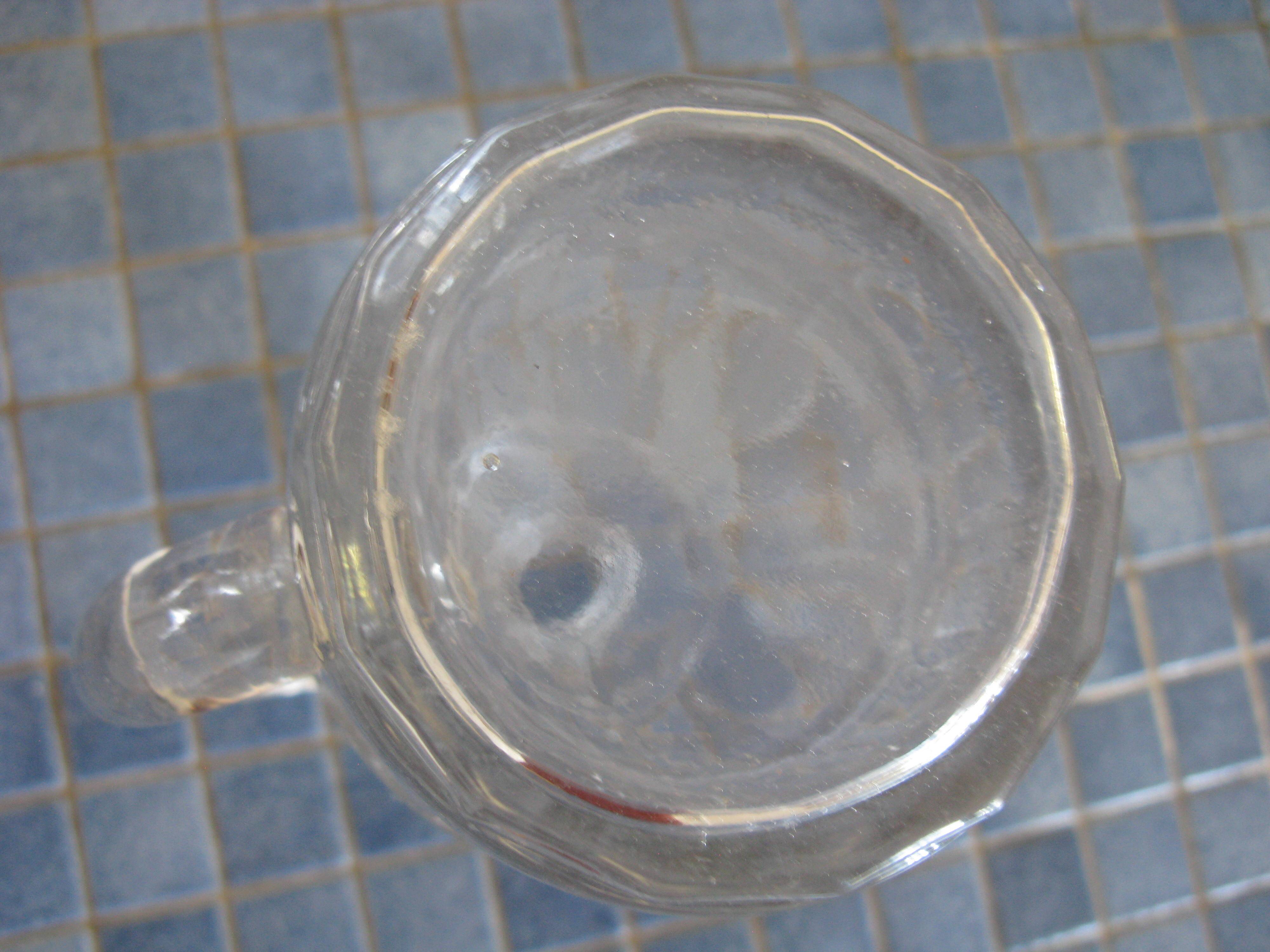 Lot de 4 carafes en verre blanc
