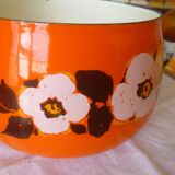 Enameled saucepan with lid 1970s