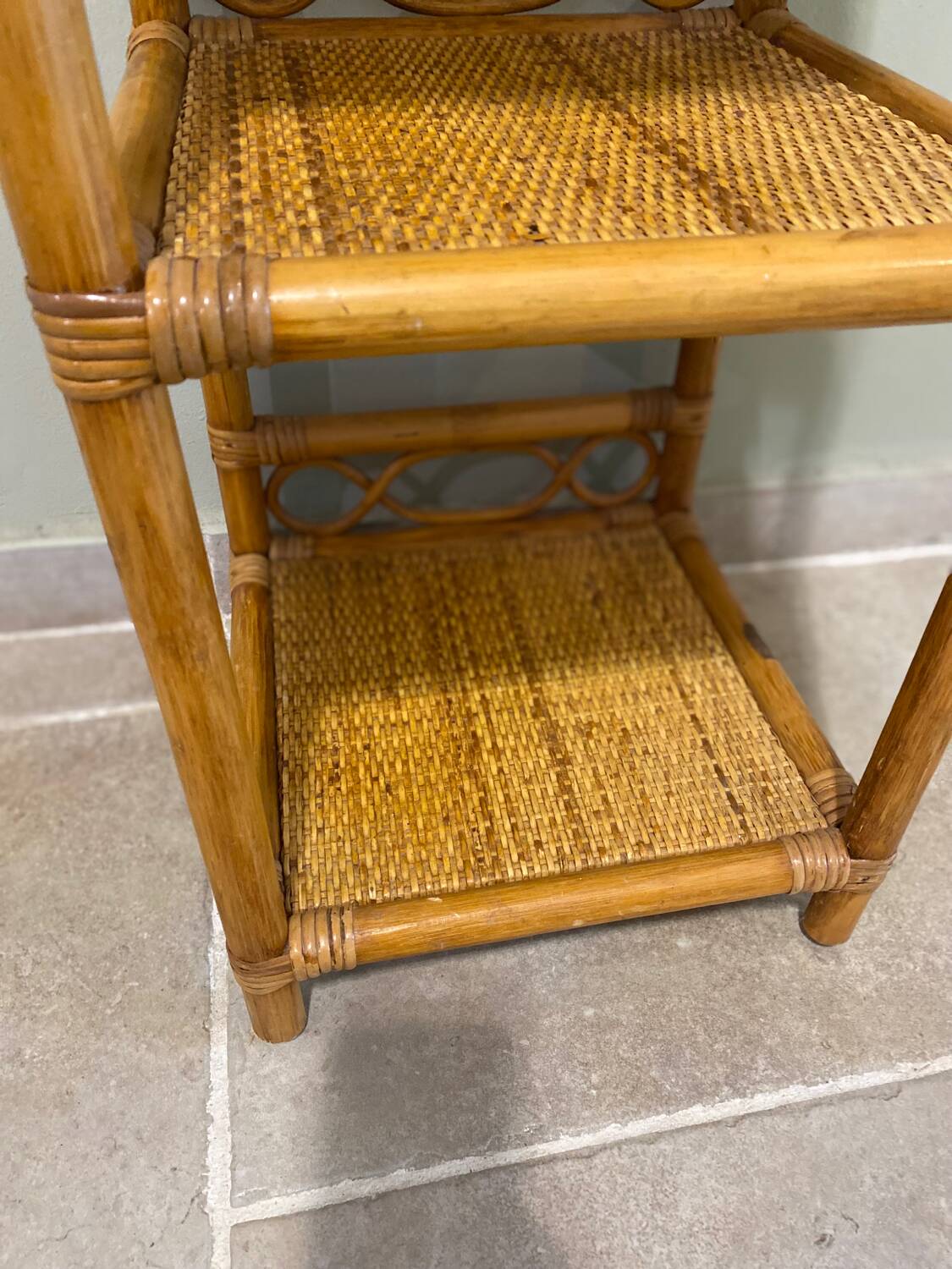 Petite étagère en rotin