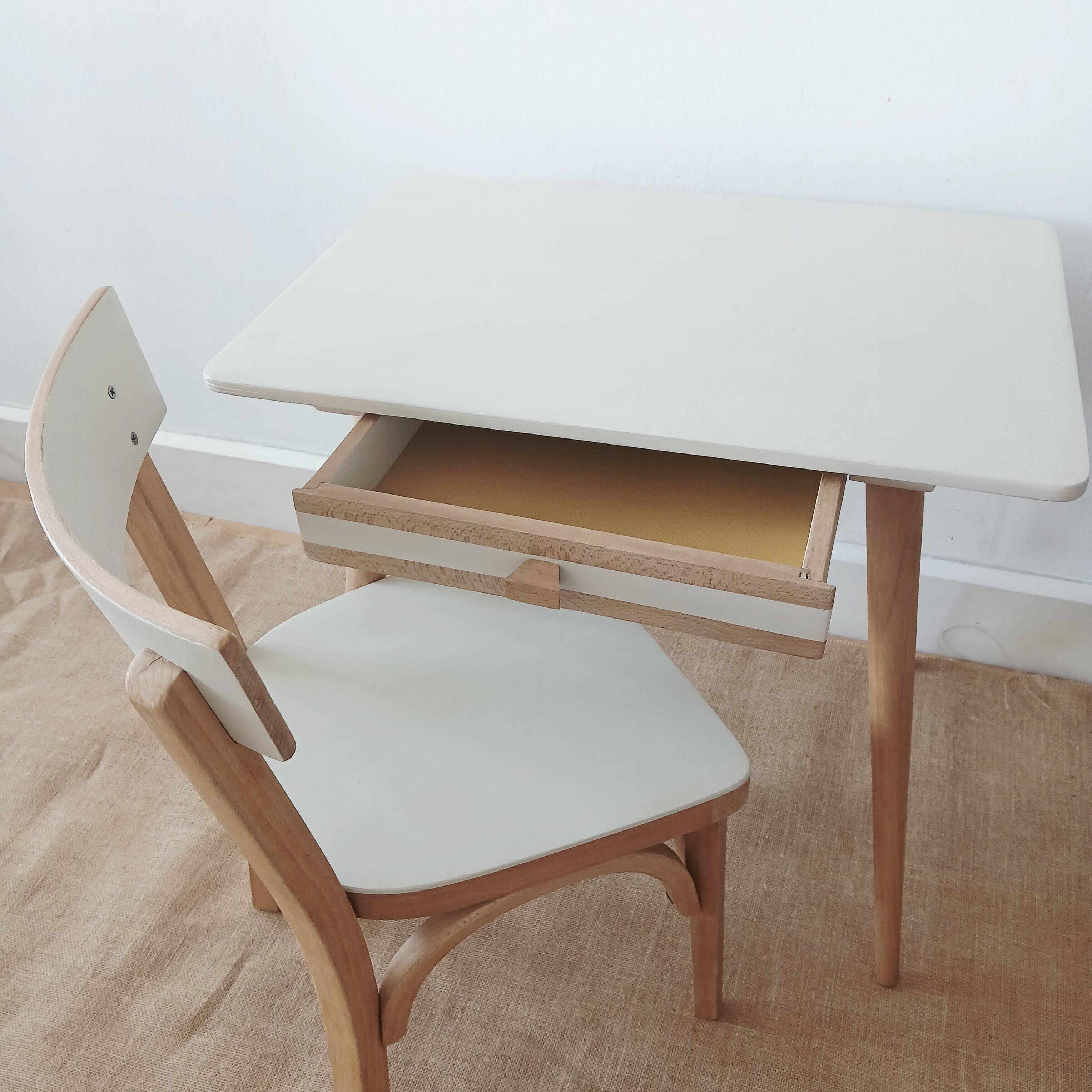 CHILDREN'S DESK AND CHAIR BAUMANN