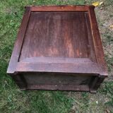 Coffre en bois sculpté et estampille a. dubois