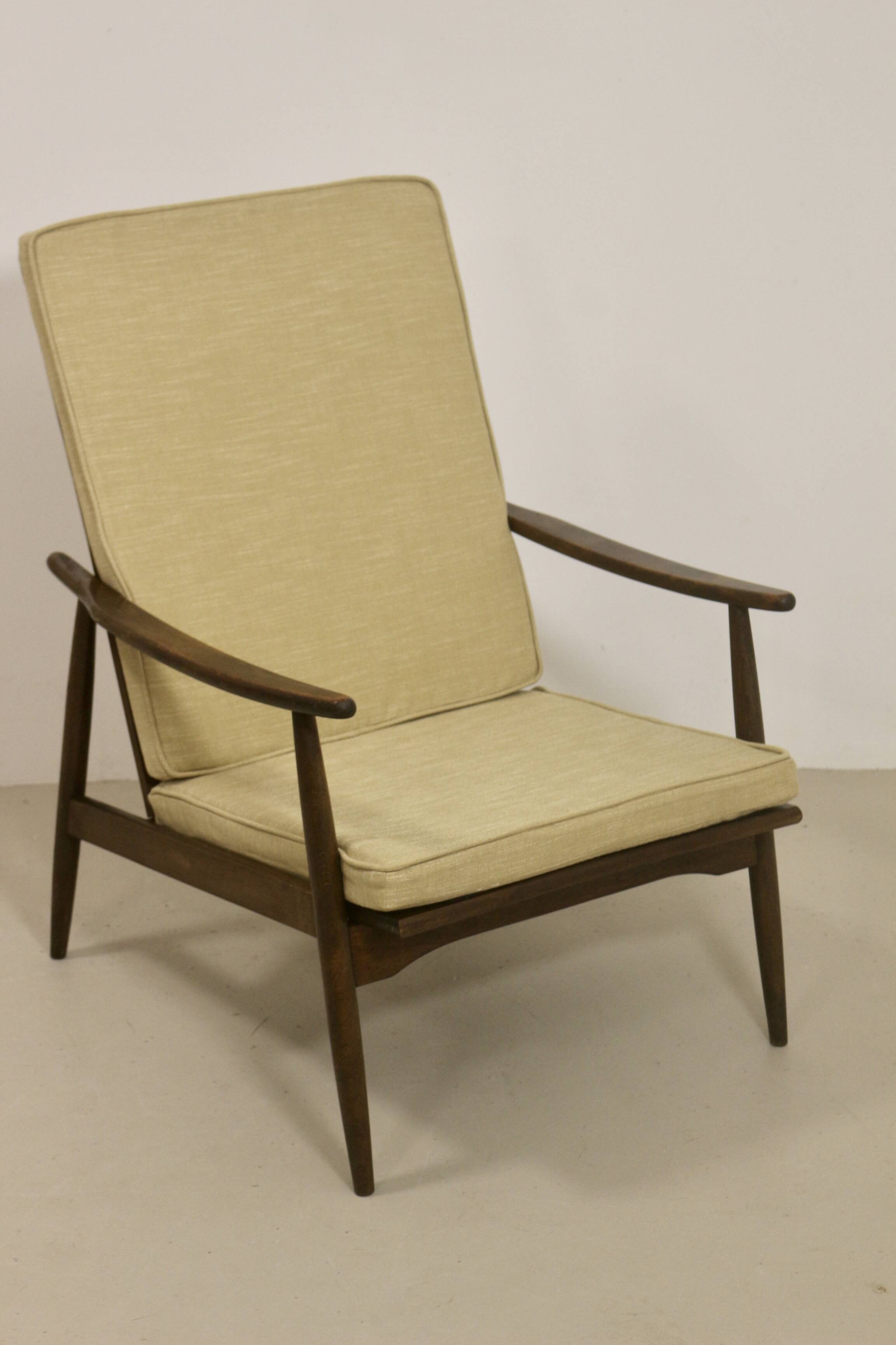 Scandinavian armchair 1960 curved armrests. Ref Cesaria