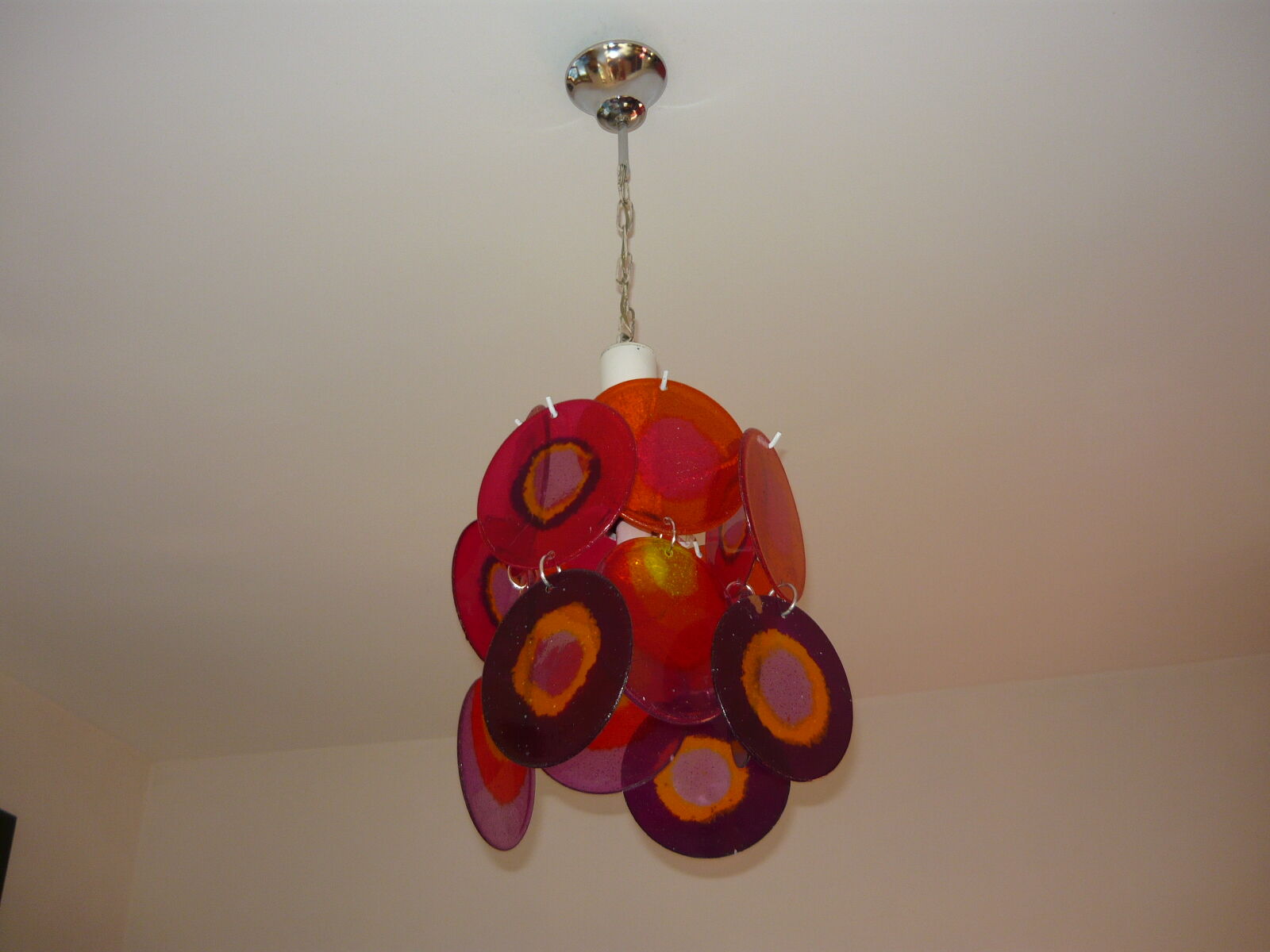 Suspension with colored discs 70