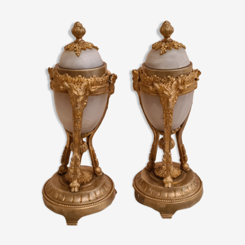 Pair of candle holders in gilded bronze cassolettes and Onyx, circa 1850