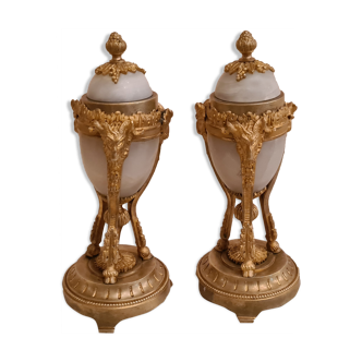 Pair of candle holders in gilded bronze cassolettes and Onyx, circa 1850