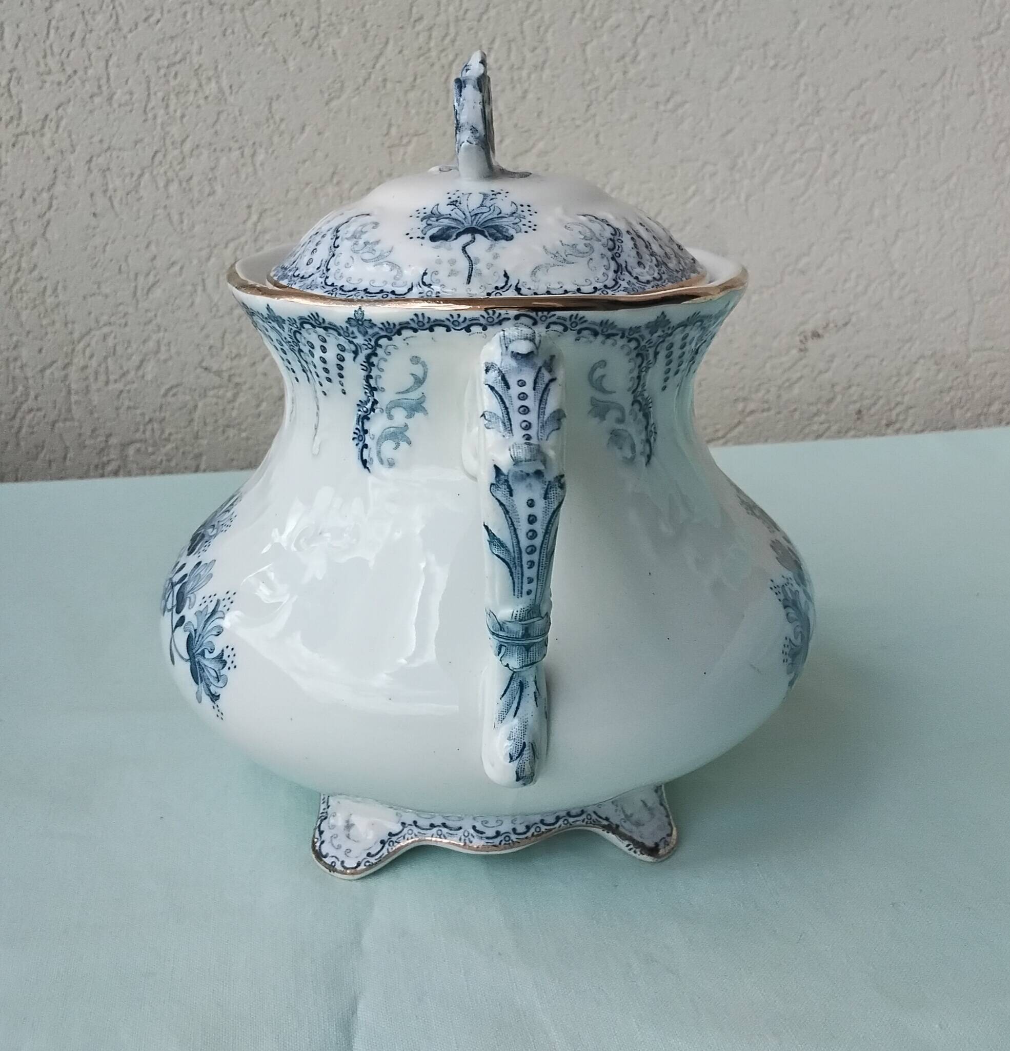 Sugar bowl in Saint Amand ironstone