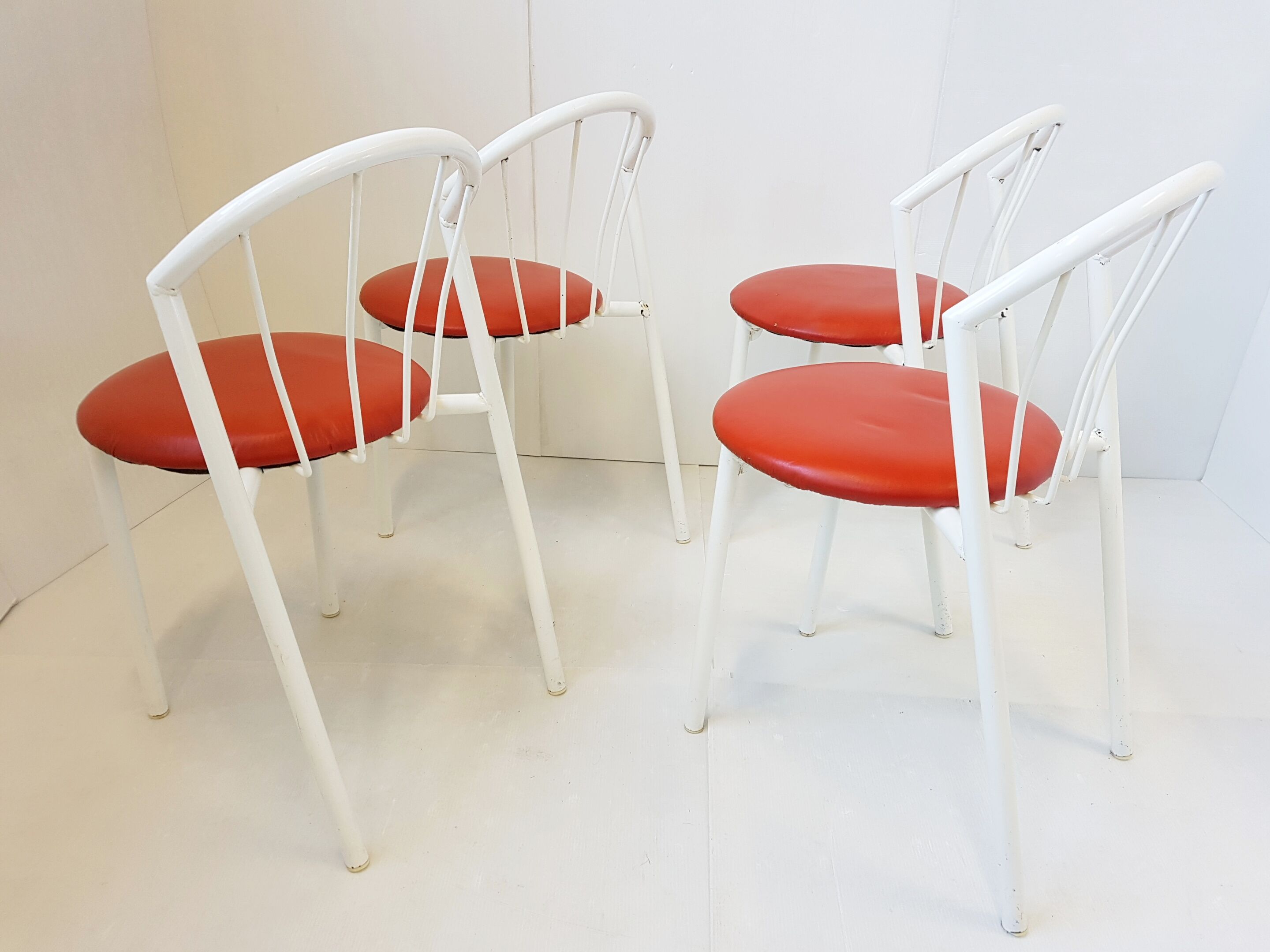 Suite de 4 chaises vintage en métal & skai 1970