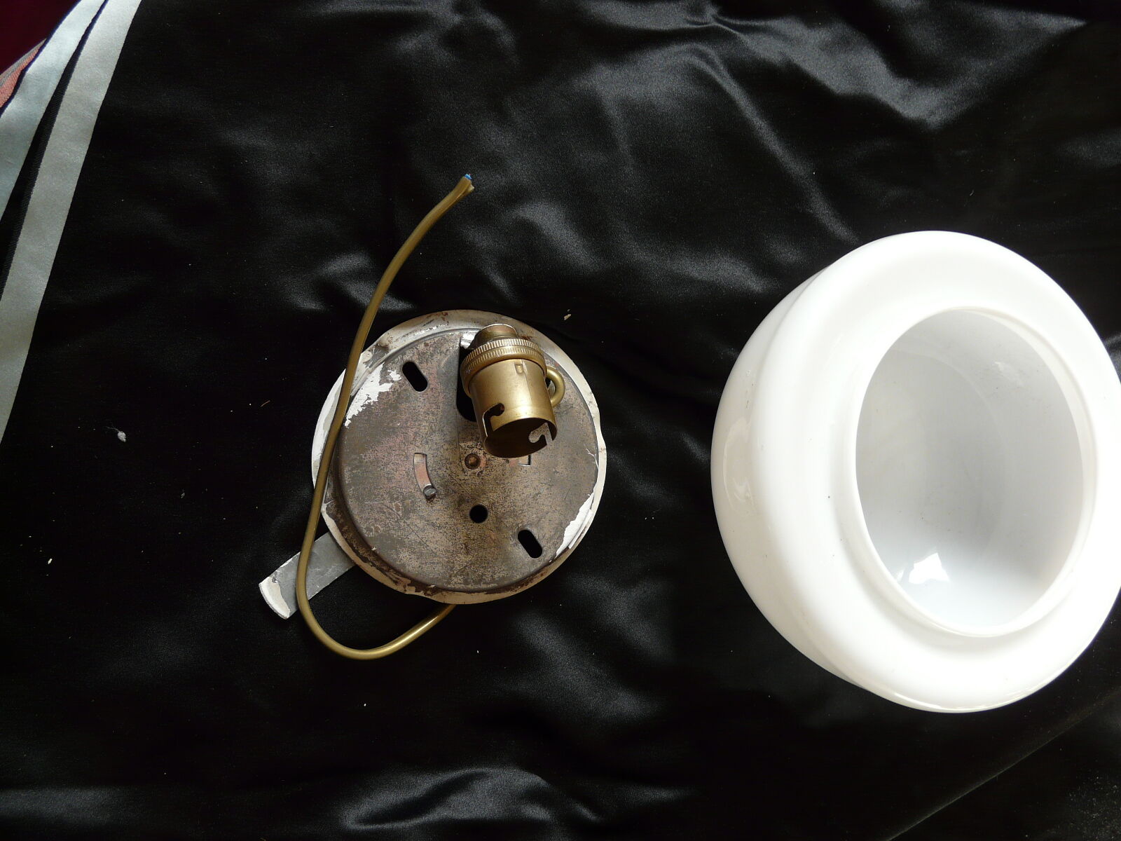 1950 diameter opaline opaline ceiling light: 16cm.