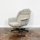 B7041 Armchair in Grey Boucle from Zakłady Przemysłu Meblarskiego Radomsko, 1970s