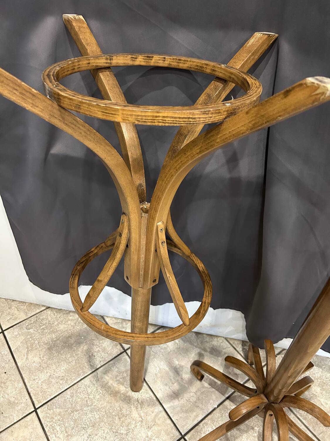 Baumann style 1960 swivel parrot coat rack in curved wood