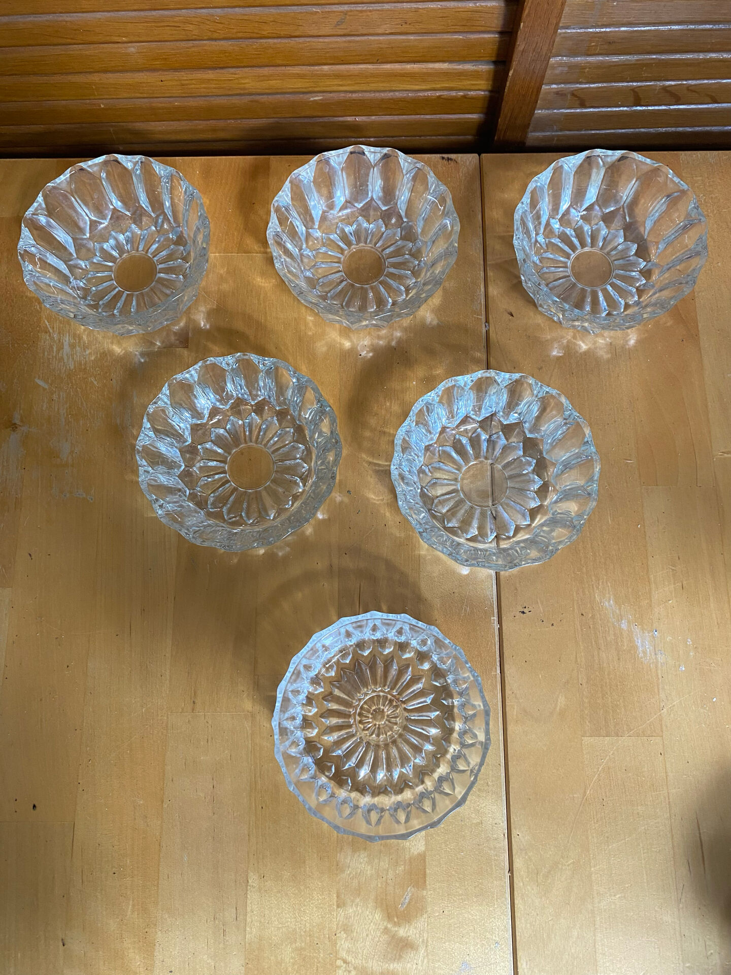Salad bowl + 6 glass fruit cups for ice cream, mousse, chocolate, vintage moulded glass
