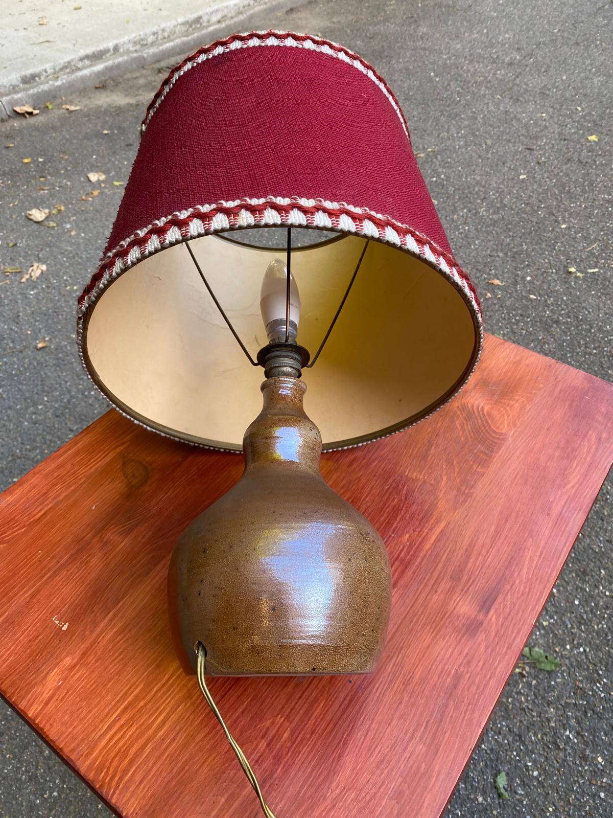 Sandstone lamp with burgundy lampshade G robin