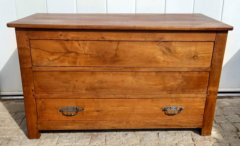 Old solid oak cabinet with its large drawer.
