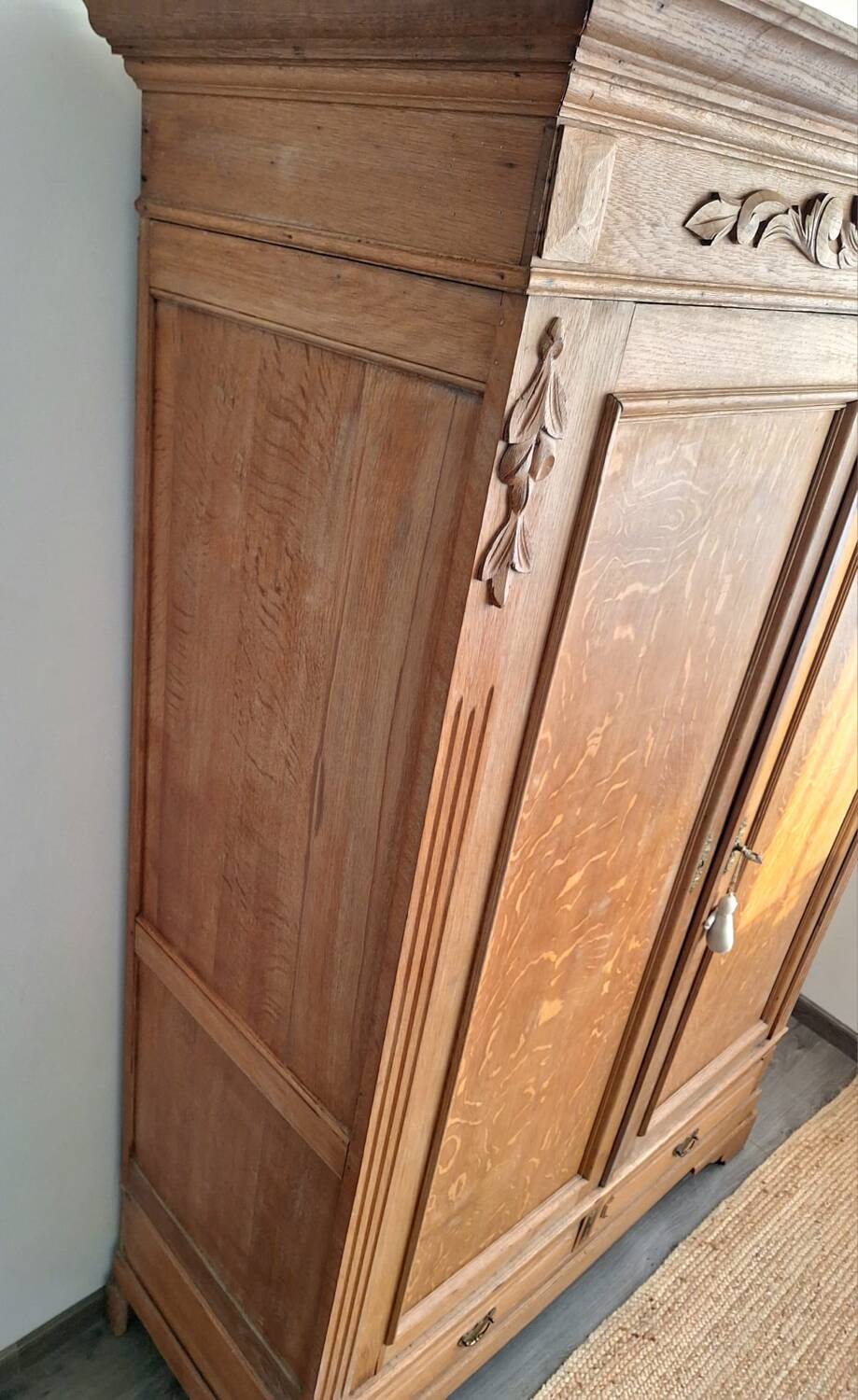 Armoire ancienne , meuble penderie vintage
